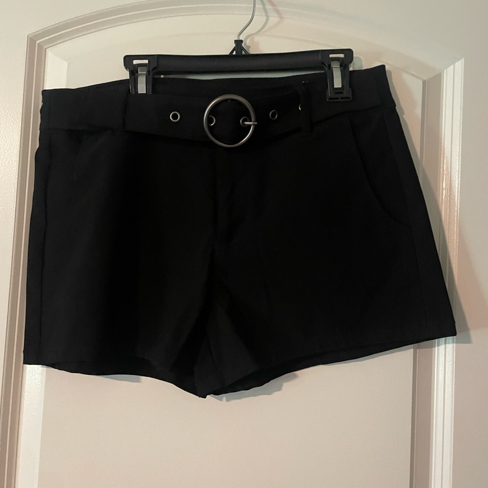 Black NWOT belted shorts